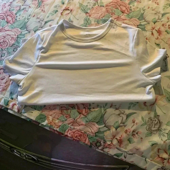 No Boundaries White Ladies T-Shirt Size XXL Short Sleeve - Picture 2 of 3